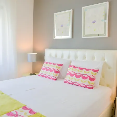 Holidays Apartament *